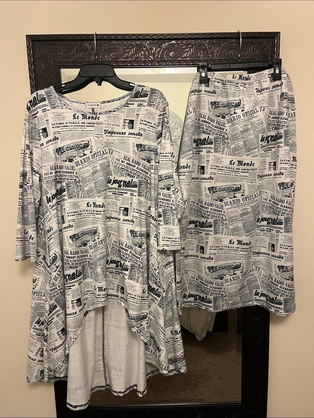XL Nuggles Newspaper Print. High low 2pcs Set - Black & White